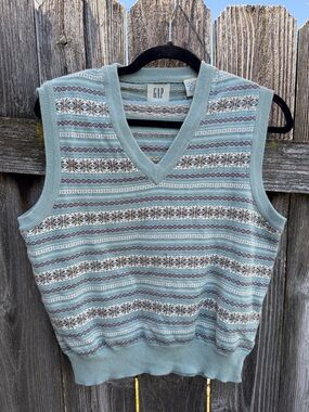 Classic vintage 90s Gap pattern V-neck sweater vest